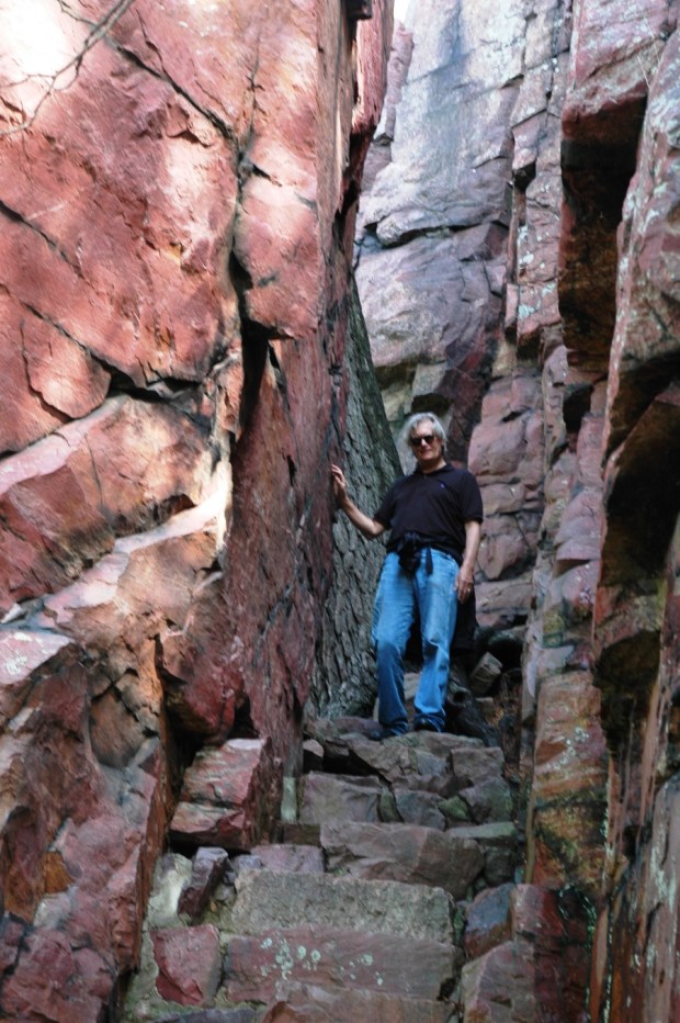 Descending the Pothole Trail