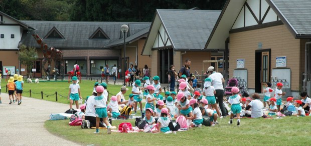 A lot of school kids were visiting the zoo that day.