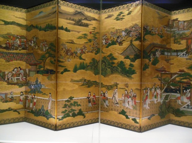 The first museum presented historic art works chronologically. 