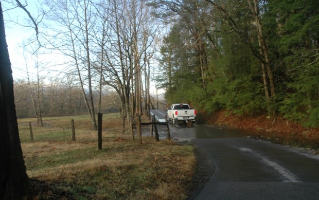 Cade's Cove road way