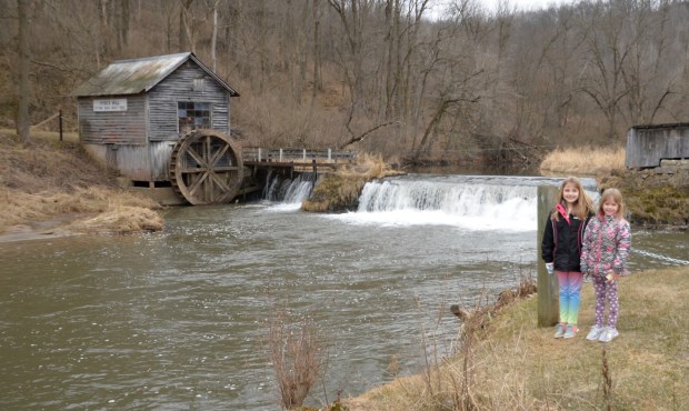 As the coronavirus quarantines spread and closed down a lot of the activities we could enjoy we decided to change plans and take a road trip. First stop, Hyde's Mill.