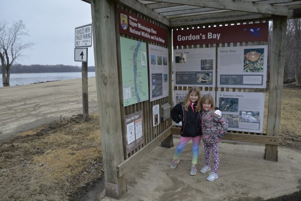 Here, along the Mississippi River, the Gordon sisters found a unique geographical attraction. 