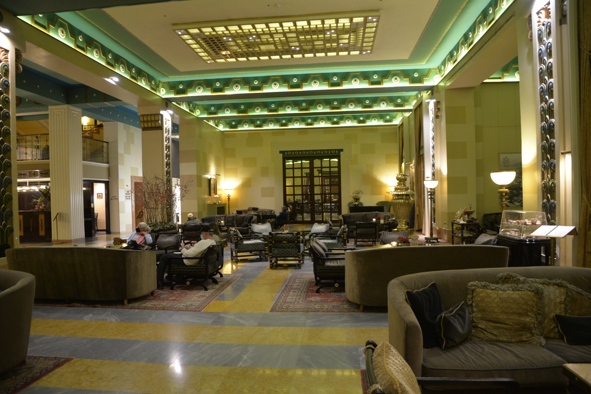 The luxurious and prestigious King David Hotel was just around the corner.