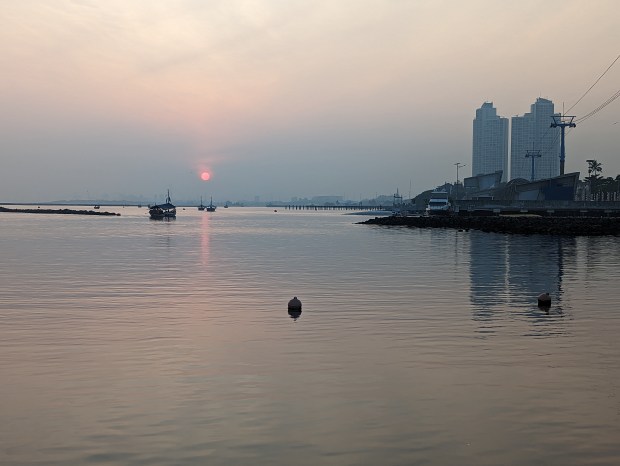 Last morning, a seaside stroll.